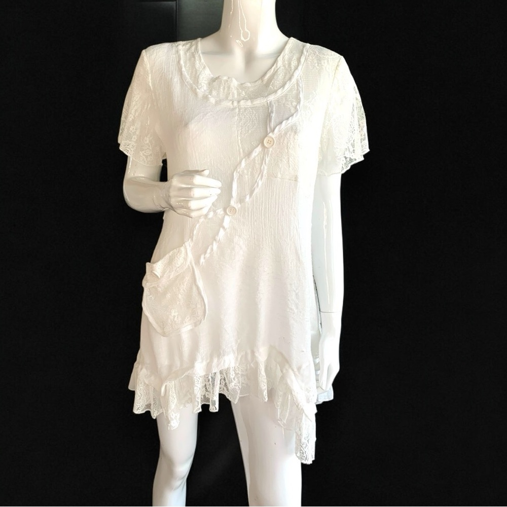 MIRROR IMAGE GAUZE & LACE SHABBY CHIC TUNIC TOP. WOMEN’S SIZE MEDIUM